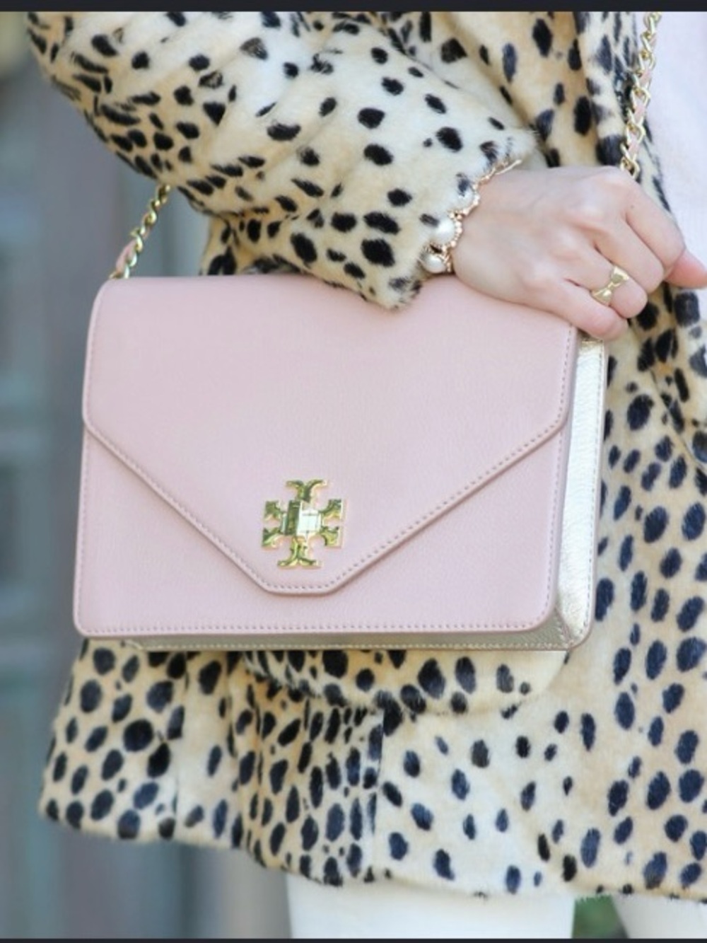 Tory Burch Blush Pink Leather Chain Crossbody with Gold Logo - Picture 6 of 6